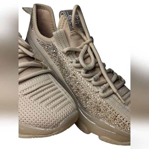 ***SOLD*** Steve Madden Maxilla-R Women's Sneakers - Picture 3 of 16